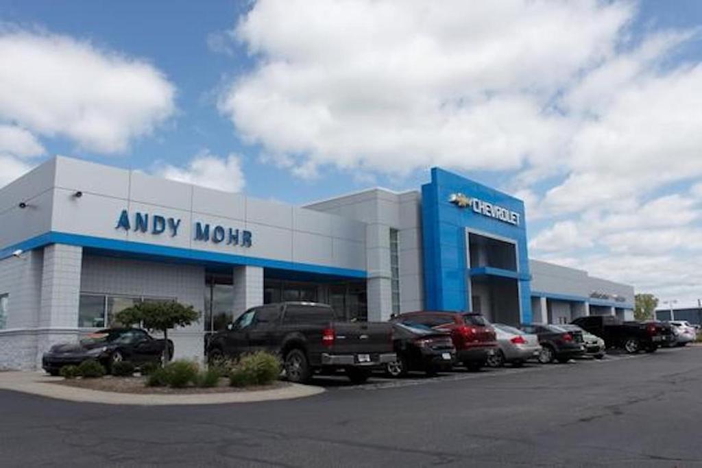 Dealership gallery photo 1